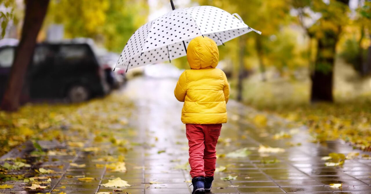 雨の日　子供
