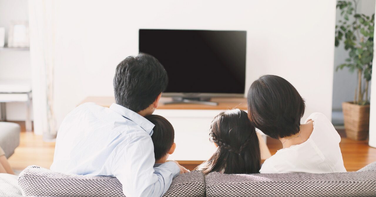 テレビをみる